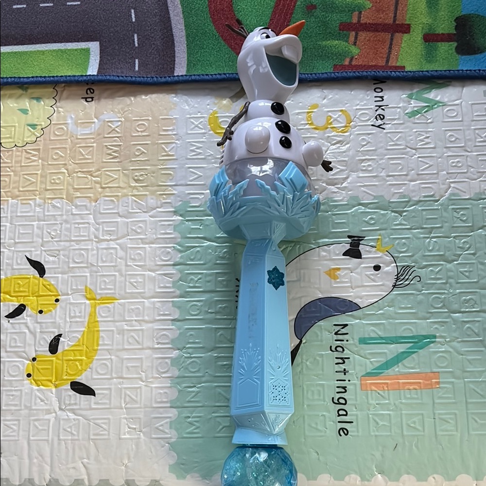 Frozen Olaf Light-Up Bubble Wand